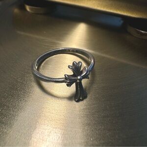 Chrome hearts cross ring for men and women simplistic design